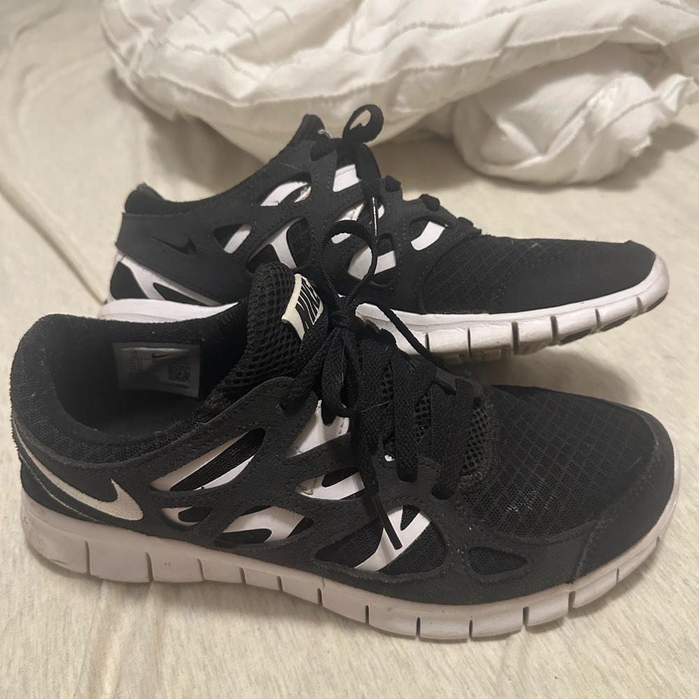 Nike Women's Black and White Mesh Sneakers